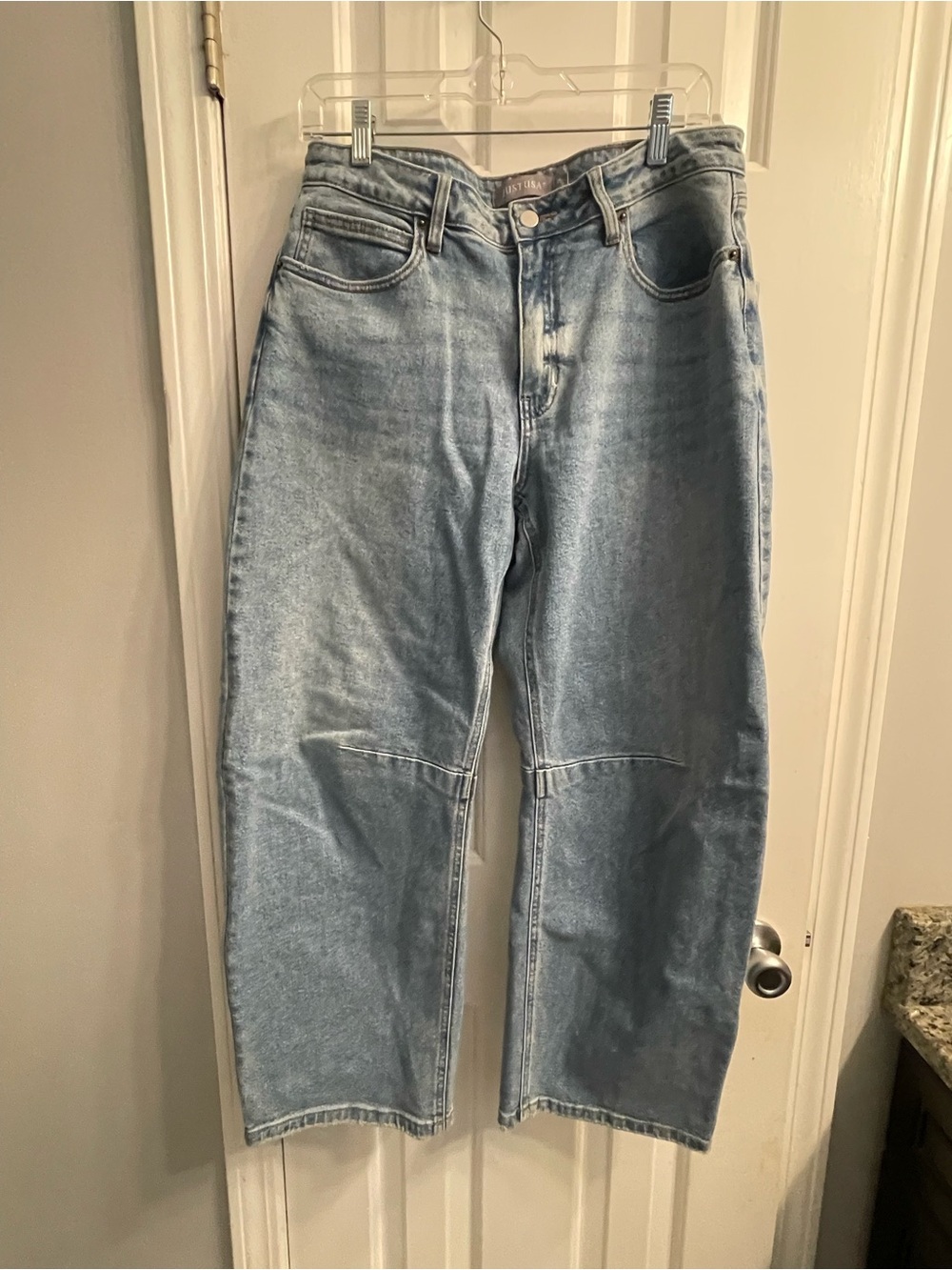NWT Just USA Light Wash Barrel Jeans - Size 28 (Never Worn!)